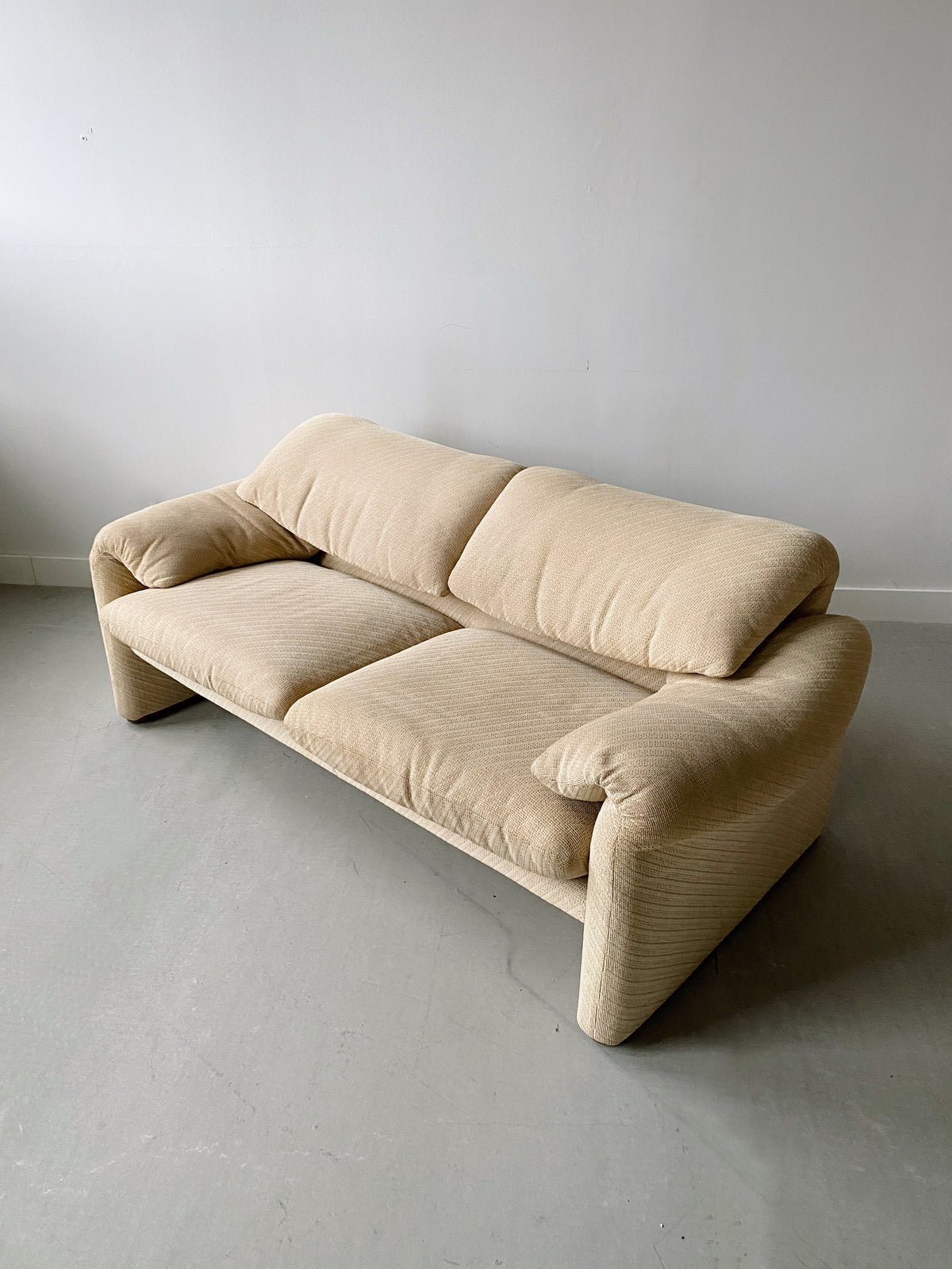 TWO SEATER 675 MARALUNGA SOFA BY VICO MAGISTRETTI FOR CASSINA, 1970 ★美品★Cassina 675 MARALUNGA 2P SOFA