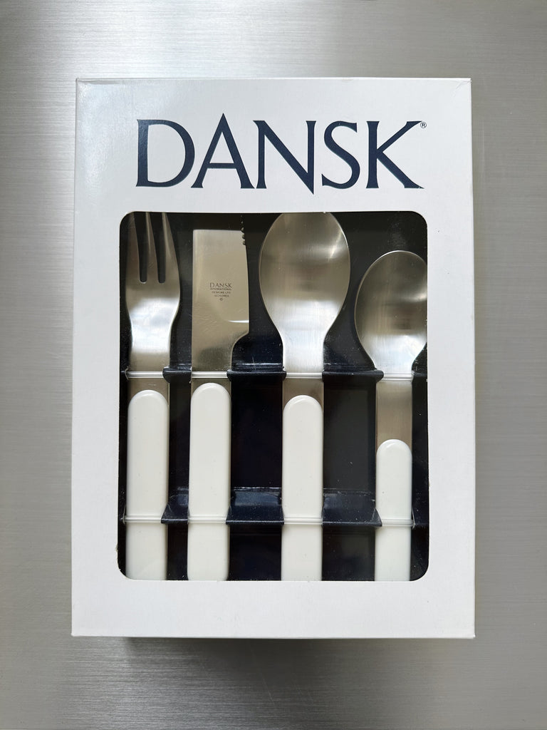 DANSK DESIGNS SUMMERHOUSE WHITE STAINLESS STEEL 16 PIECE FLATWARE SET