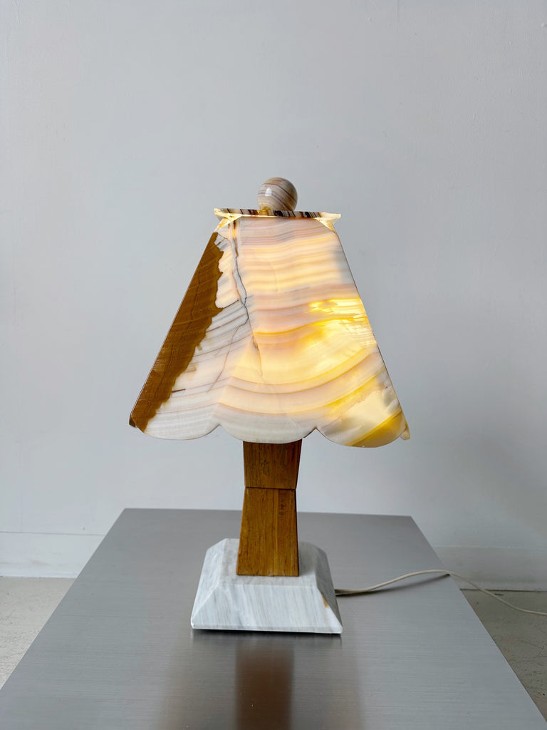 ONYX & MARBLE SCALLOPED TABLE LAMP