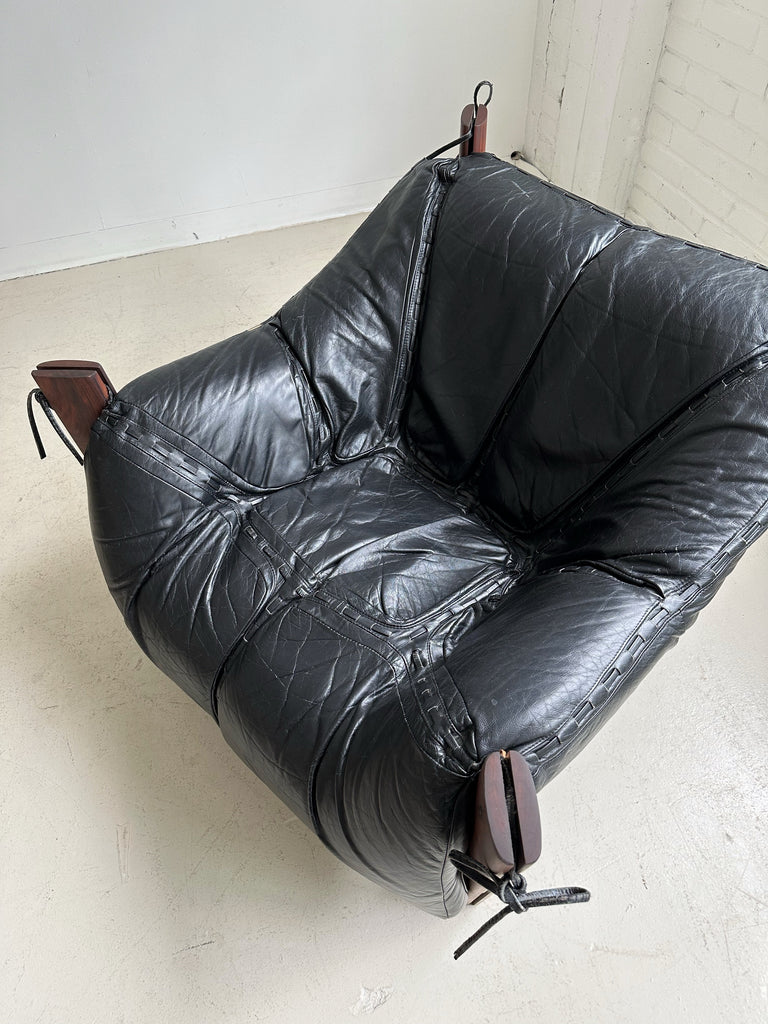 MP 211 BLACK LEATHER LOUNGE CHAIR BY PERCIVAL LAFER, 60's