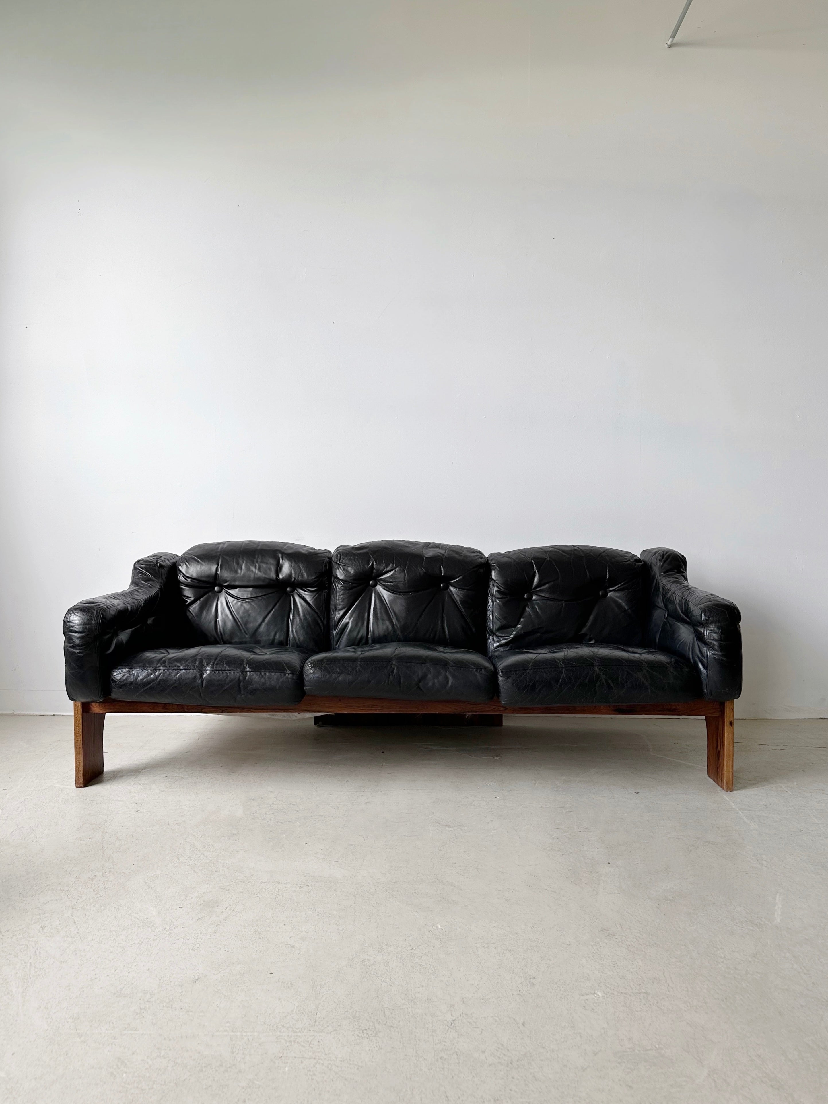 ROSEWOOD & LEATHER ORIOLO SOFA BY CLAUDIO SALOCCHI FOR SORMANI