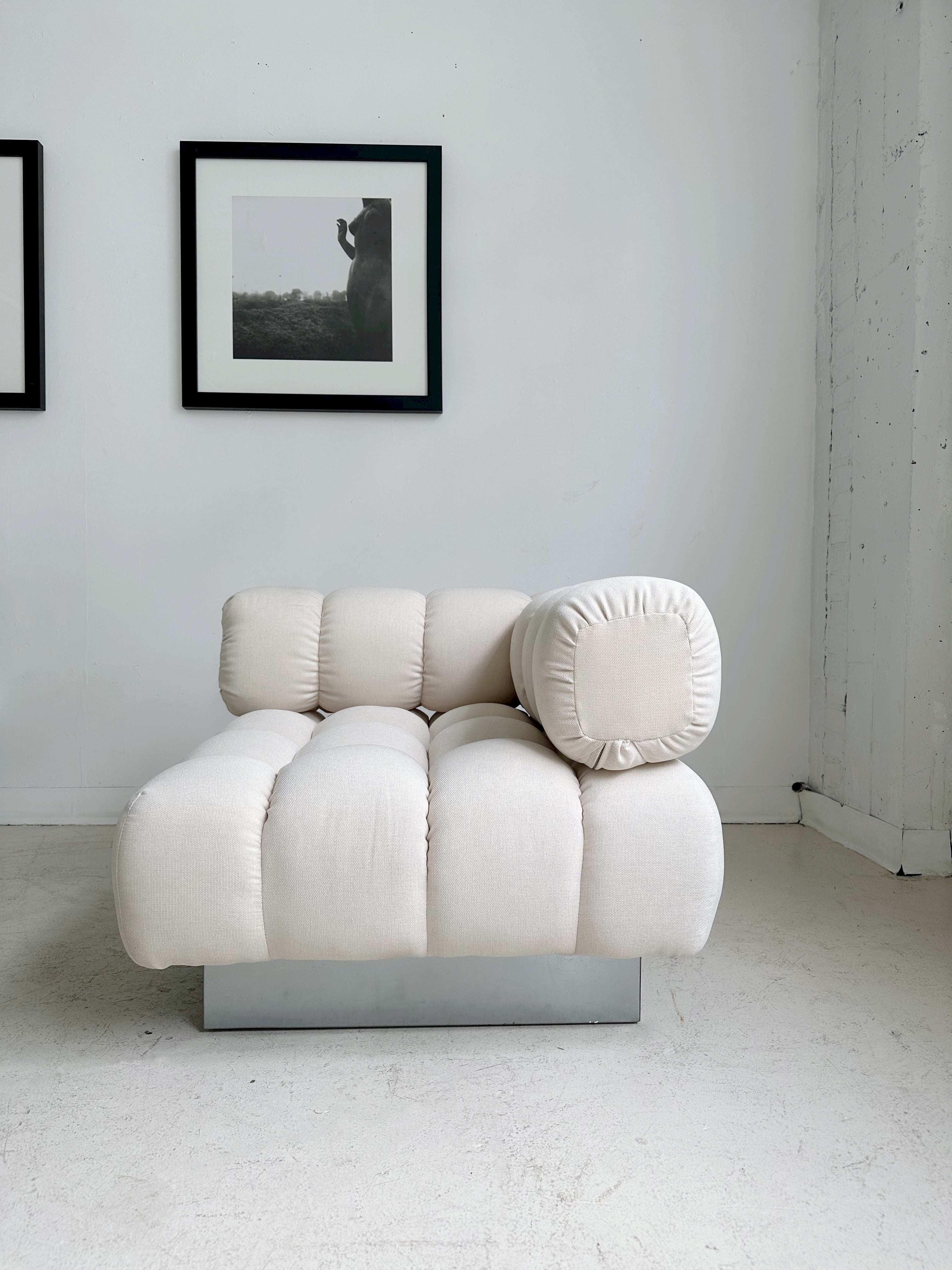 WHITE & CHROME DEEP TUFT SOFA BY HARVEY PROBBER, 70's | Maison