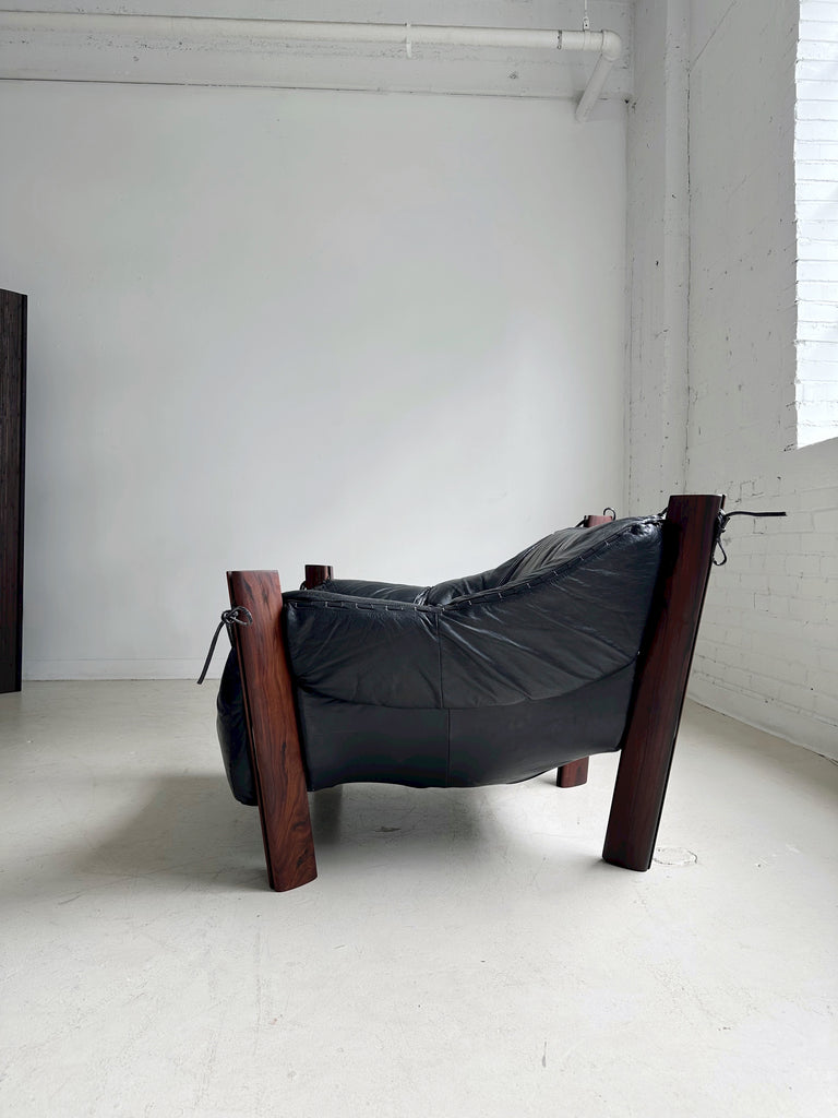 MP 211 BLACK LEATHER LOUNGE CHAIR BY PERCIVAL LAFER, 60's