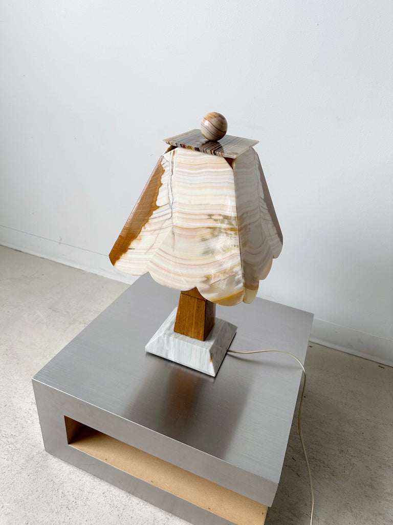 ONYX & MARBLE SCALLOPED TABLE LAMP