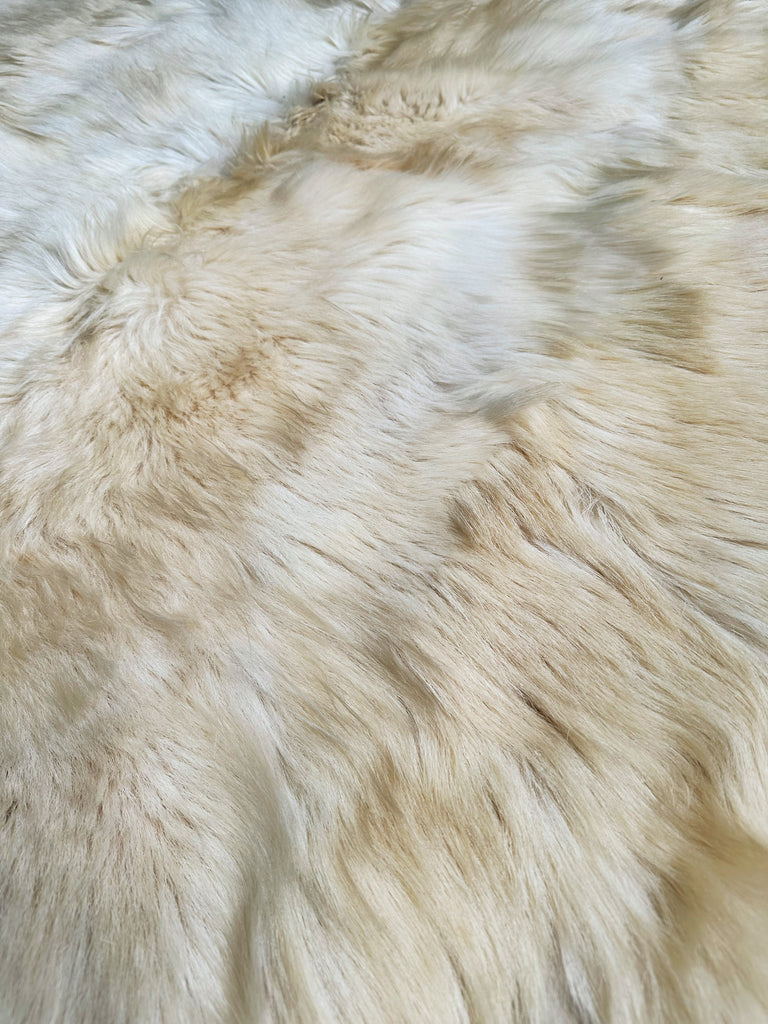 WHITE FUR THROW / RUG, 5x5