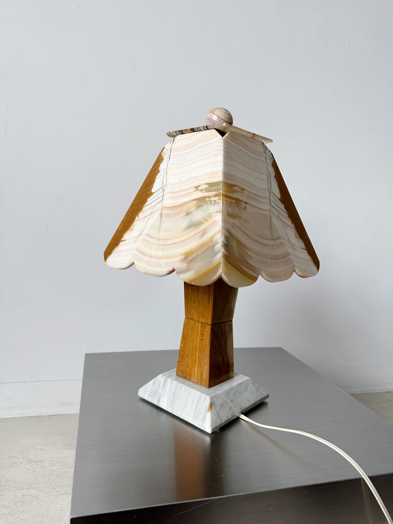 ONYX & MARBLE SCALLOPED TABLE LAMP