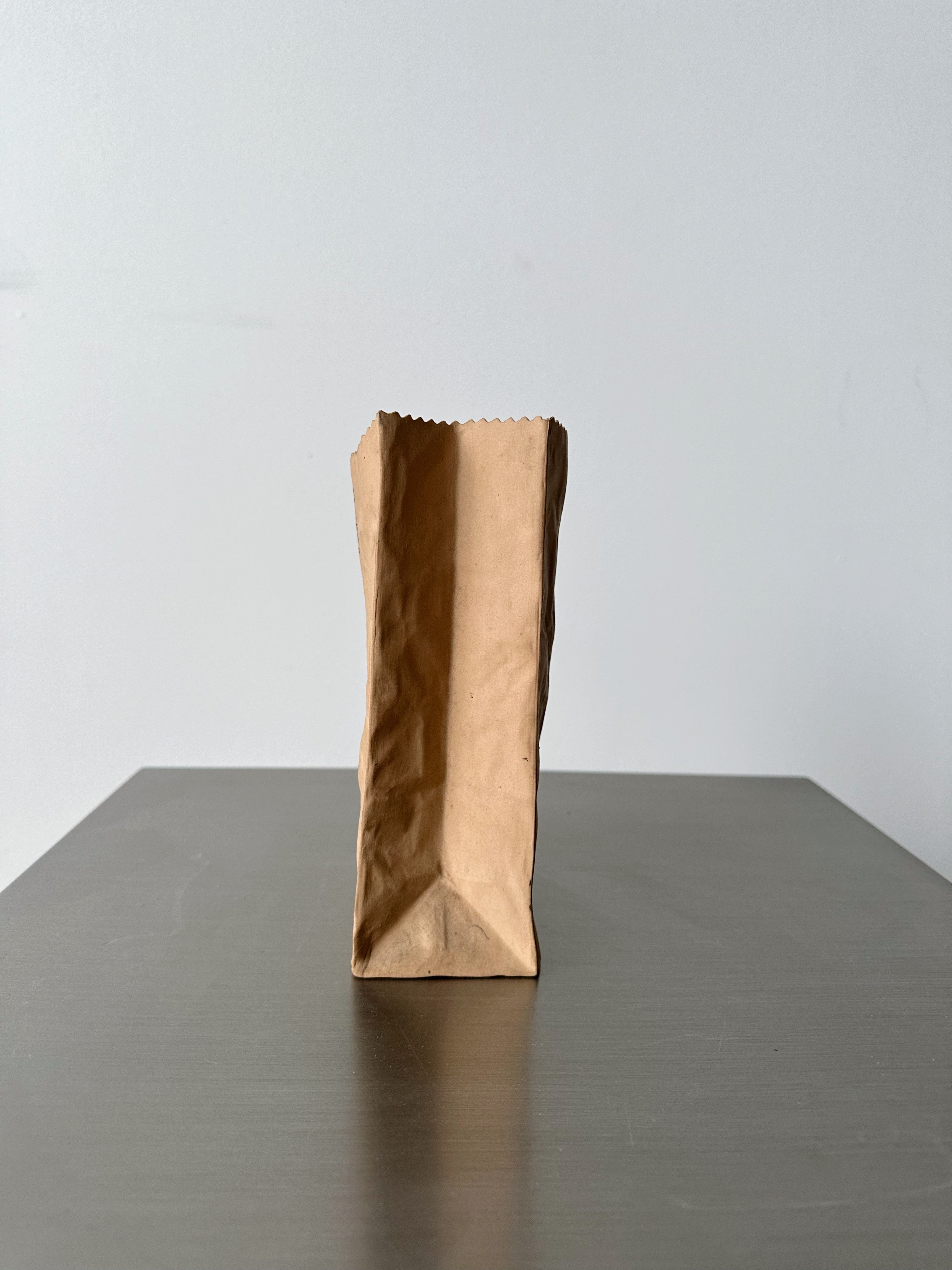 CERAMIC BROWN PAPER BAG VASE BY MICHAEL HARVEY, 80's | Maison