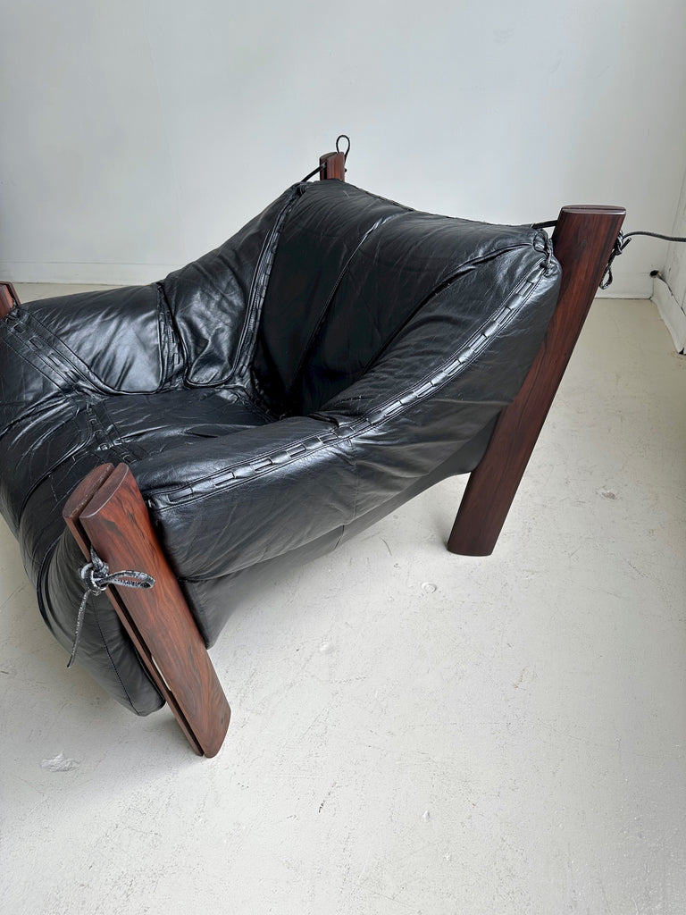 MP 211 BLACK LEATHER LOUNGE CHAIR BY PERCIVAL LAFER, 60's