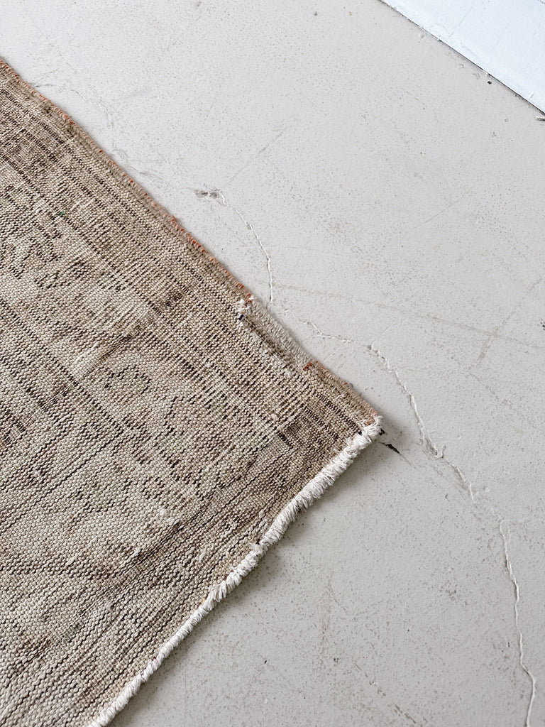 VINTAGE FADED NEUTRAL LOW PILE TURKISH OUSHAK RUG , 5.75x9