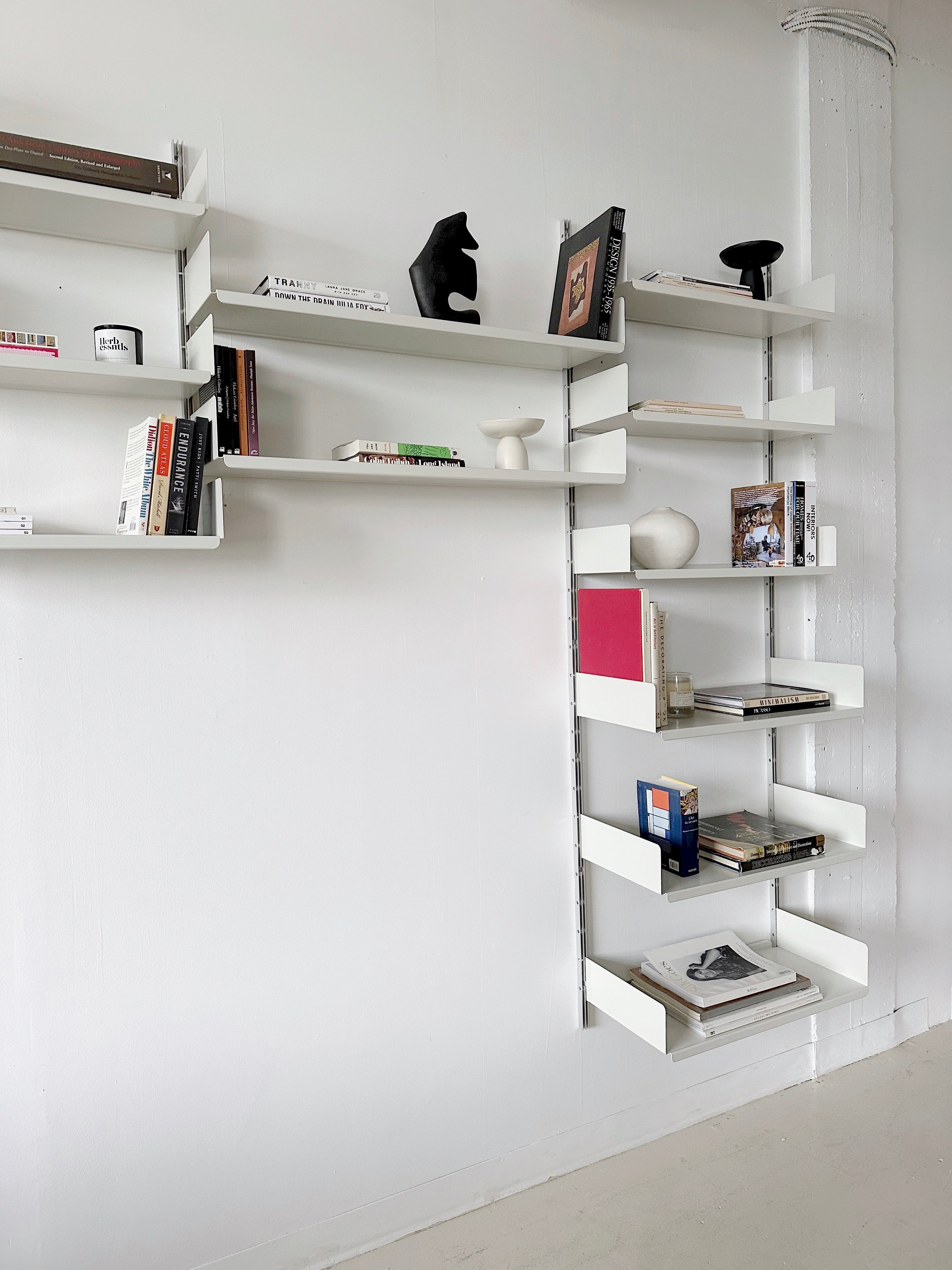 606 WALL SHELVING SYSTEM BY DIETER RAMS FOR VITSOE | Maison Singulier