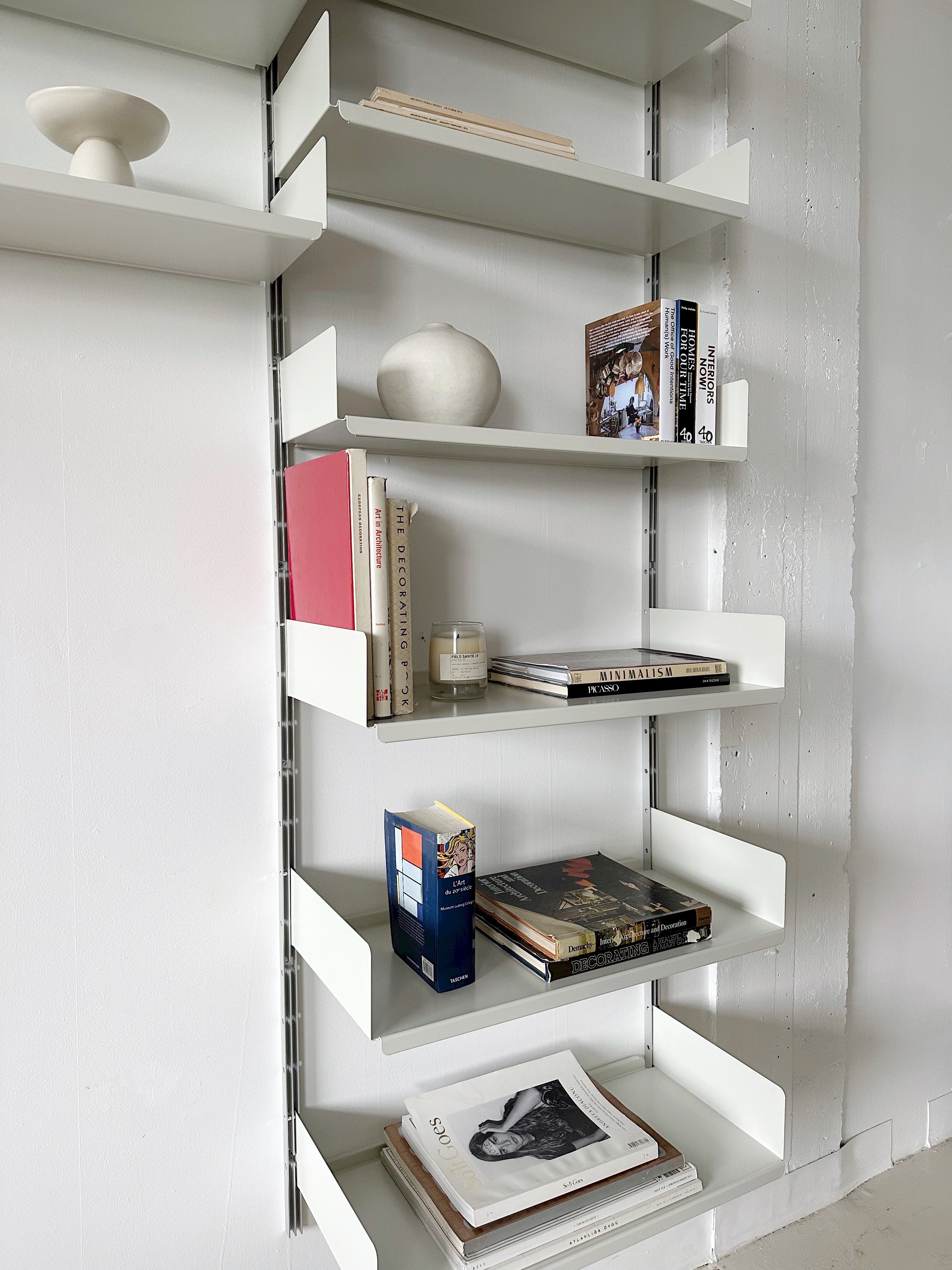 606 WALL SHELVING SYSTEM BY DIETER RAMS FOR VITSOE | Maison Singulier