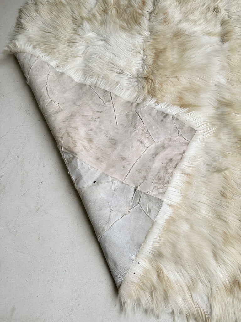 WHITE FUR THROW / RUG, 5x5