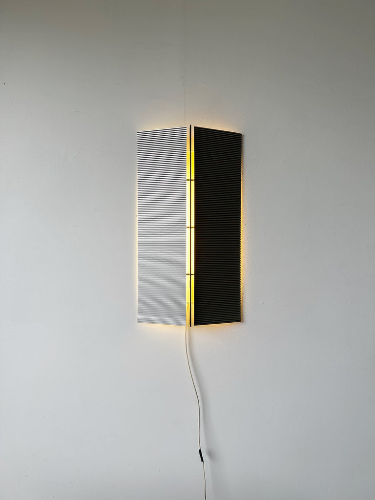 MODERNIST METAL WALL LAMP BY LIGHTOLIER, 80's