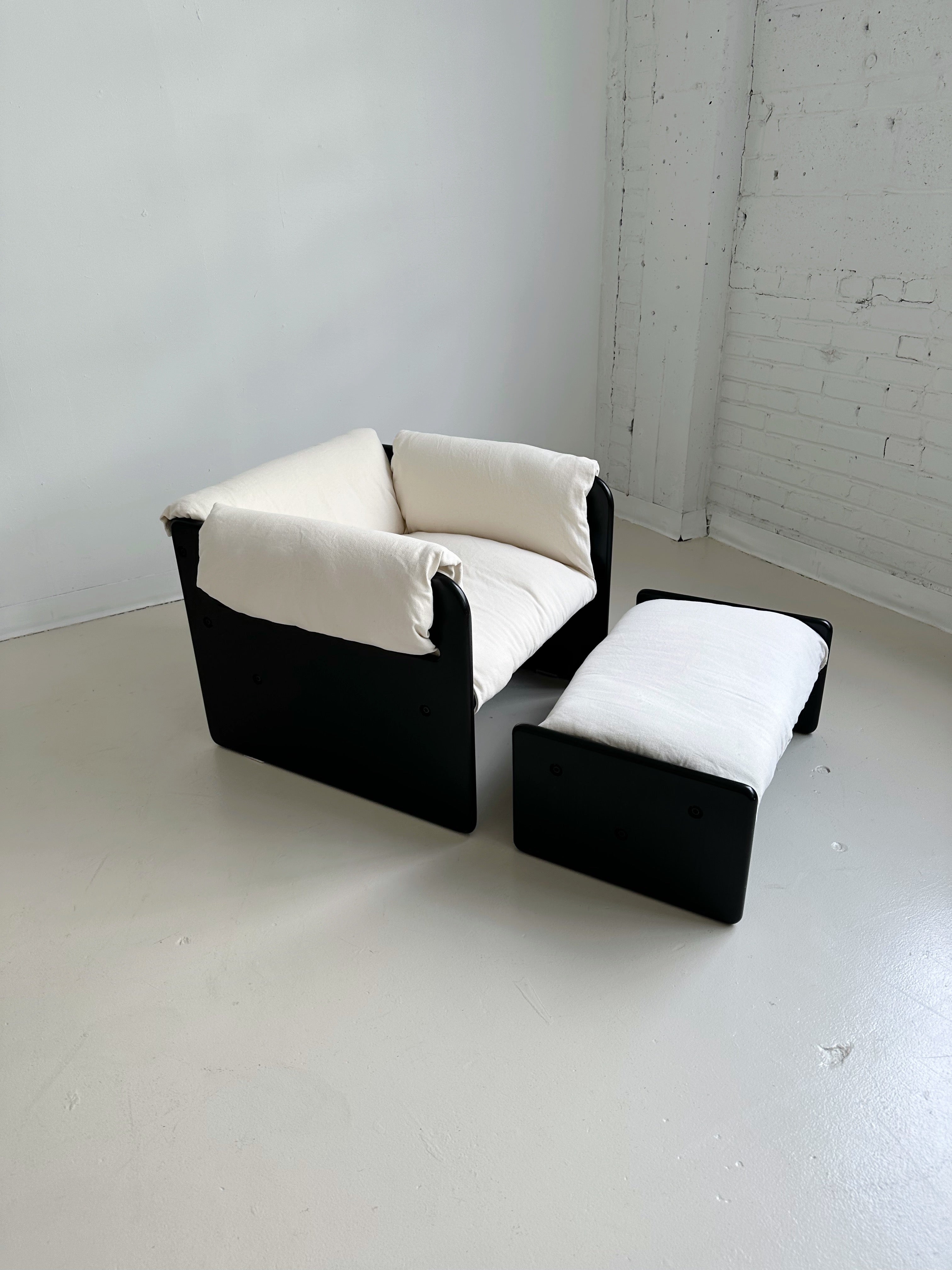 a.depeche latte easy chair & ottman