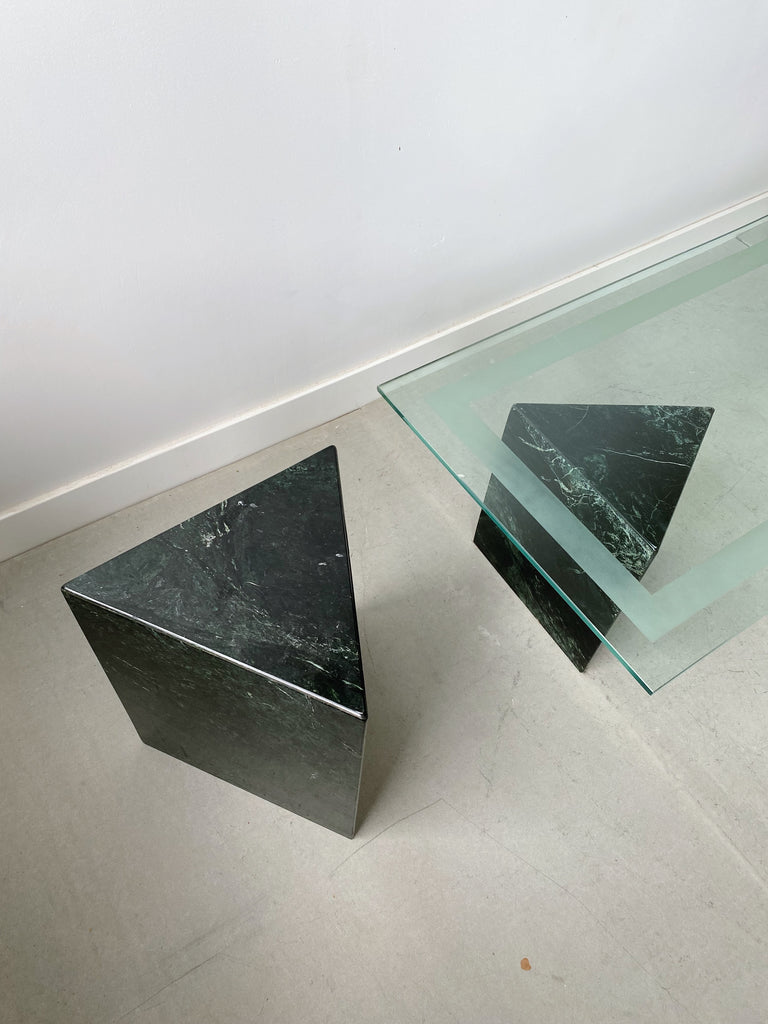 Triangular Plinth BLACK MARBLE TRIANGLE PLINTH | Maison Singulier