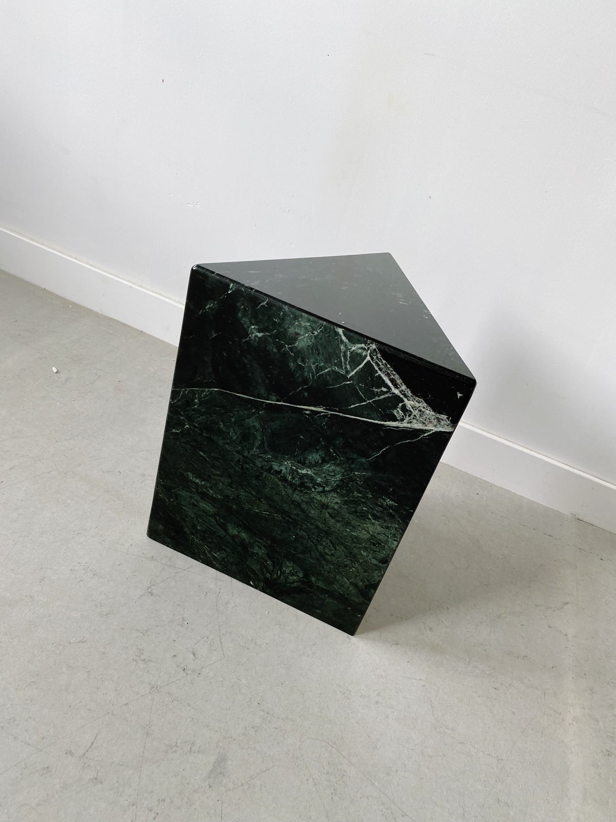 Triangular Plinth BLACK MARBLE TRIANGLE PLINTH | Maison Singulier