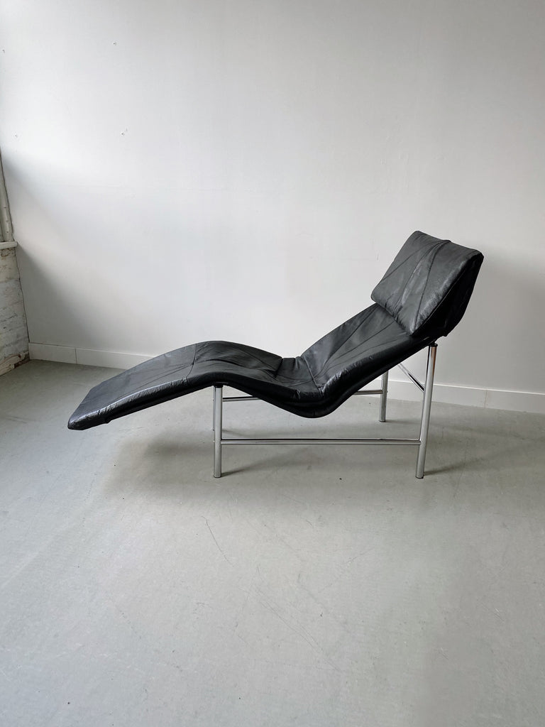 BLACK LEATHER & CHROME SKYE LOUNGE CHAIR BY TORD BJORKLUND FOR IKEA, 80'S
