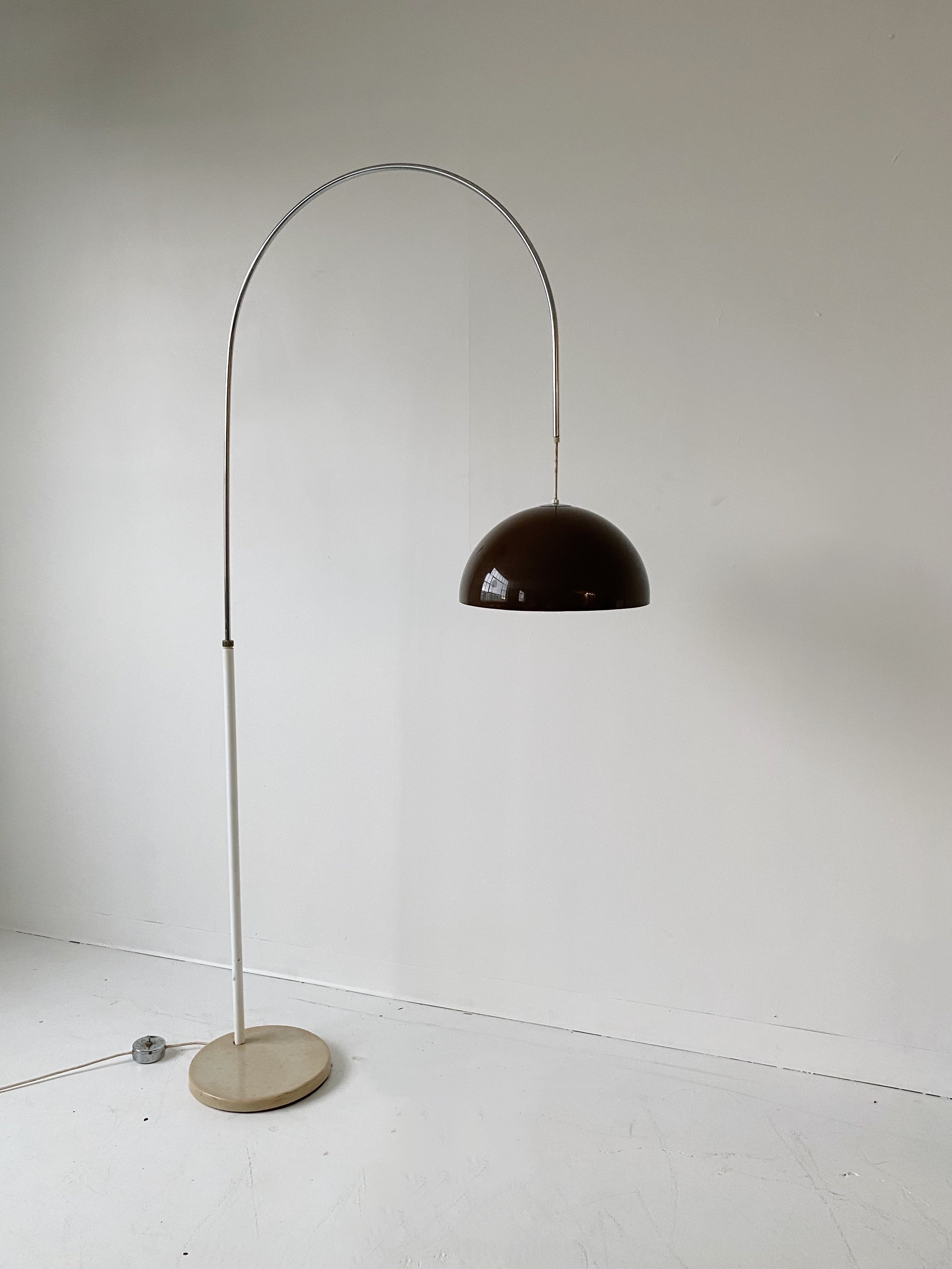 METAL & PLASTIC SPACE AGE ARC FLOOR LAMP | Maison Singulier