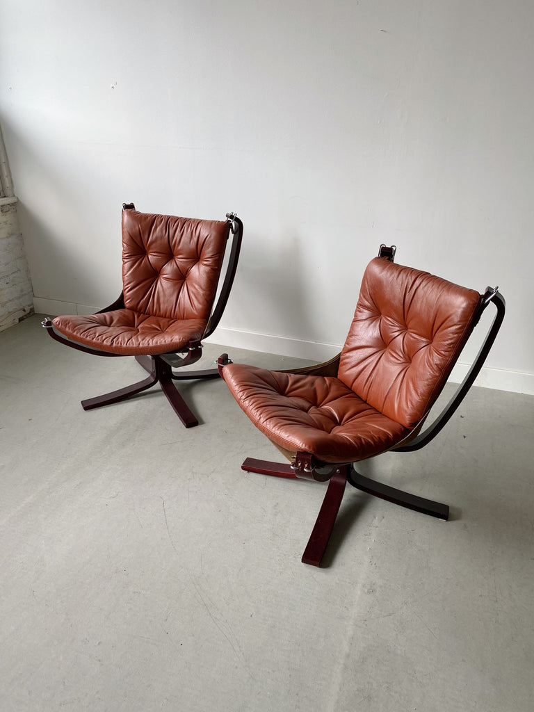 WOOD & LEATHER FALCON CHAIRS IN THE STYLE OF SIGURD RESSELL