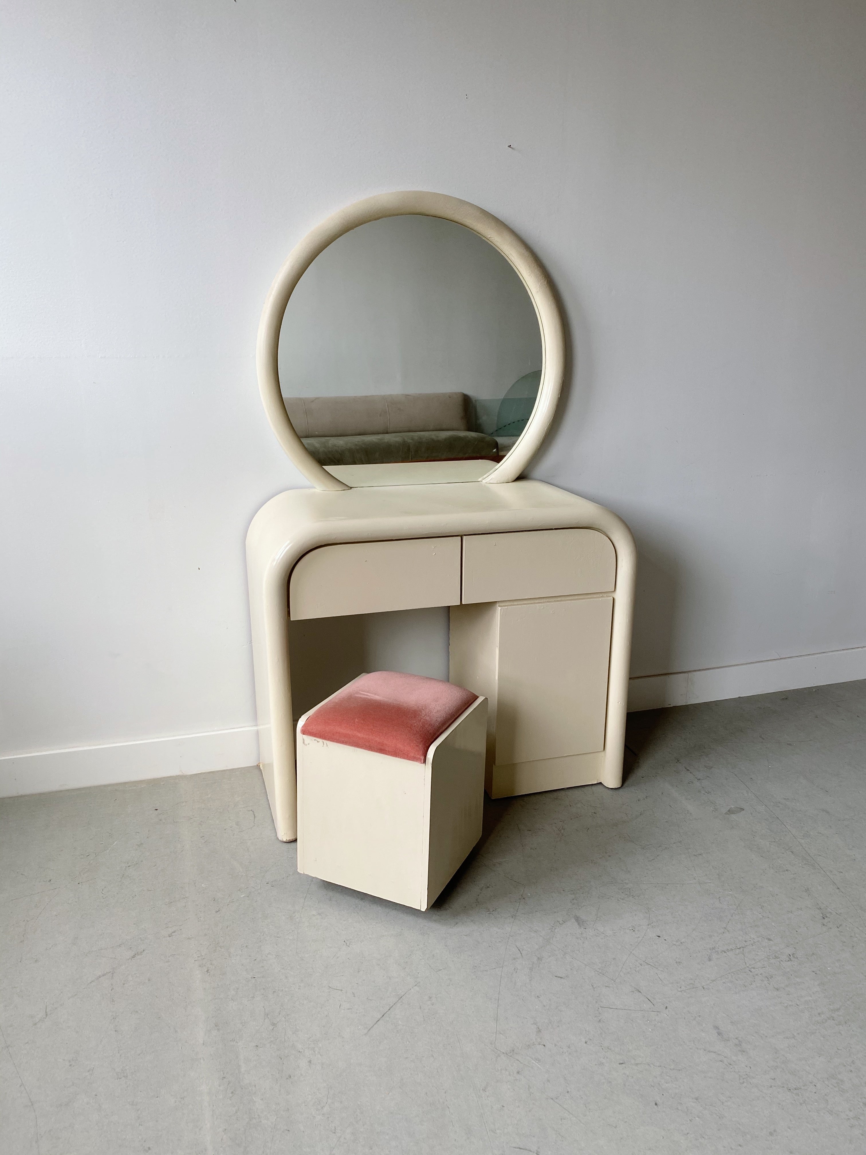 CREAM WOOD VANITY TABLE WITH MIRROR & STOOL