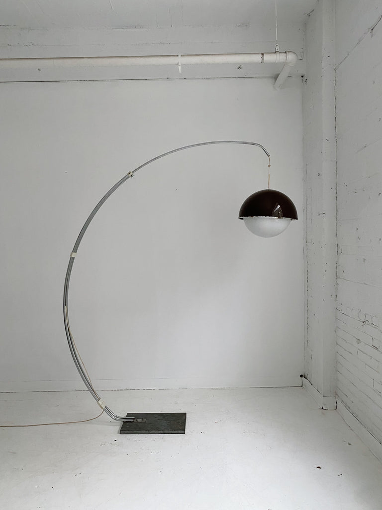 LARGE METAL ADJUSTABLE ARC FLOOR LAMP WITH BROWN PLASTIC SHADE