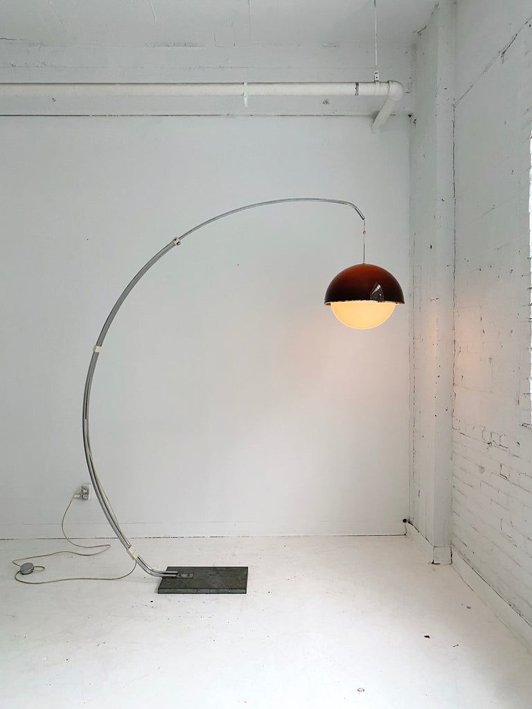 LARGE METAL ADJUSTABLE ARC FLOOR LAMP WITH BROWN PLASTIC SHADE