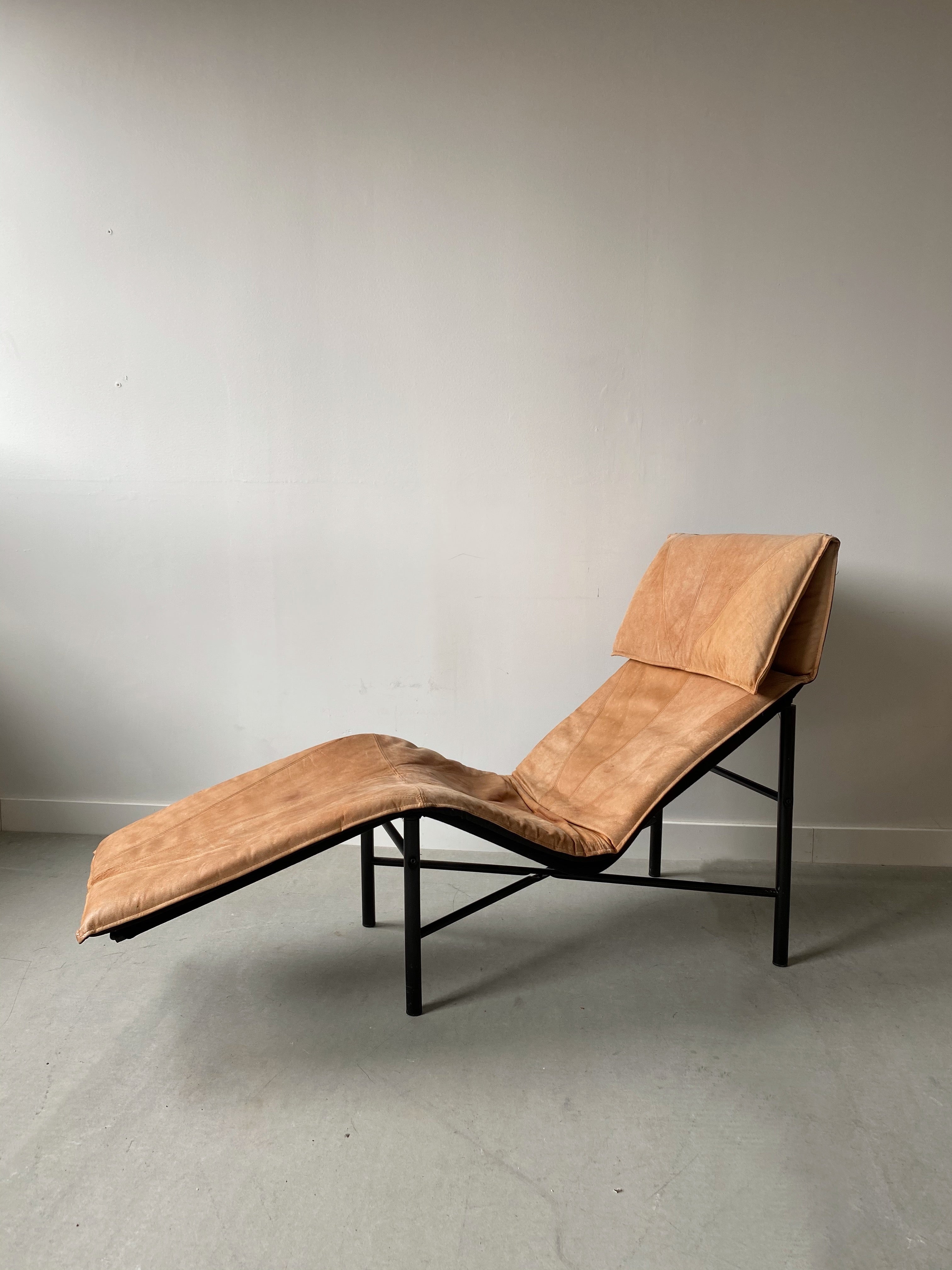 TAN LEATHER SKYE LOUNGE CHAIR BY TORD BJORKLUND FOR IKEA