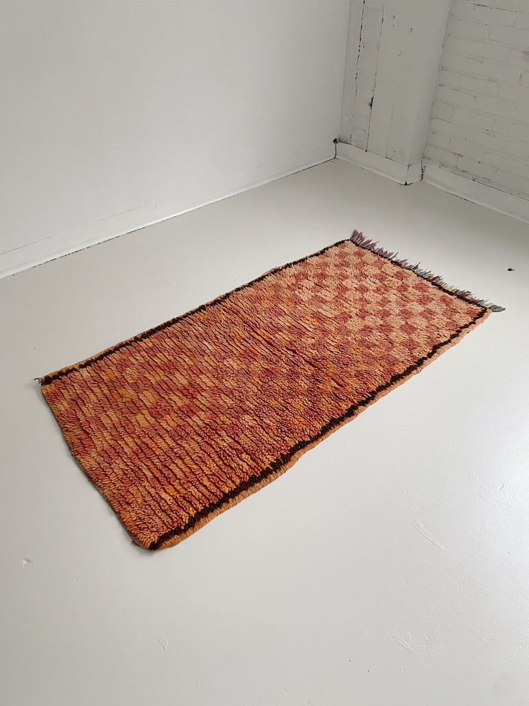 HAND-KNOTTED PINK & ORANGE CHECKERED MOROCCAN WOOL RUG, 2.7 x 5.2