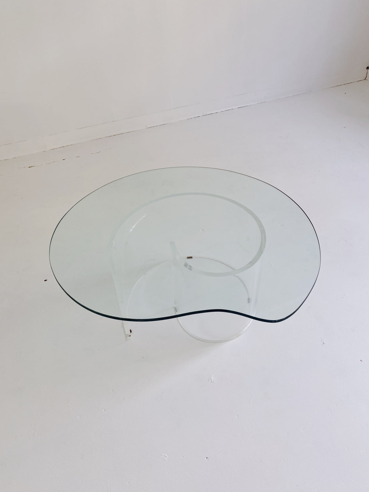LUCITE & GLASS SNAIL COFFEE TABLE | Maison Singulier
