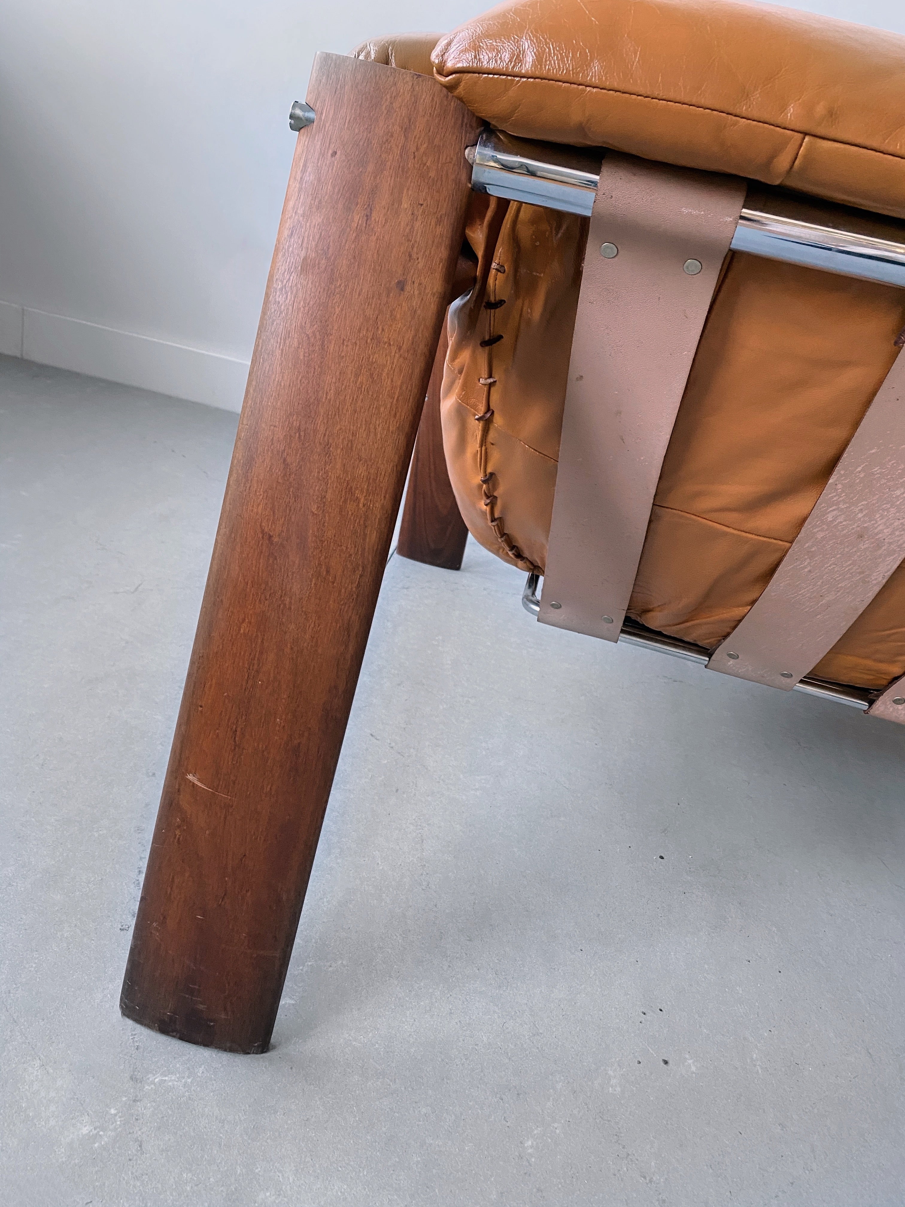 PERCIVAL LAFER MP 129 TAN LEATHER LOUNGE CHAIR, 70'S | Maison